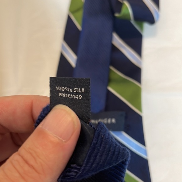 Tommy Hilfiger men’s green and blue tie 58”L x 3.5” W - Picture 4 of 4